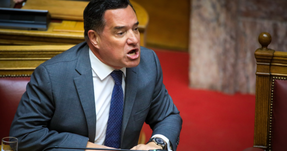 Επεισόδιο στη Βουλή με τη βιντεοσκόπηση της Κωνσταντοπούλου και τα κρακεράκια του Γεωργιάδη